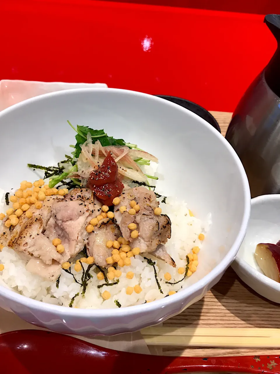 Snapdishの料理写真:炙り鶏と梅肉のだし茶漬け|(*S≧∀≦f*)さん