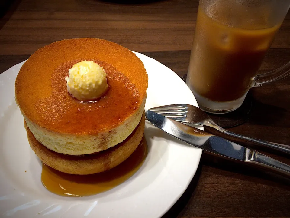 今日のおやつタイムは、
星乃珈琲さんの禁断のスフレパンケーキ&アイスコーヒー15倍(・▽・）|ひーちゃんさん