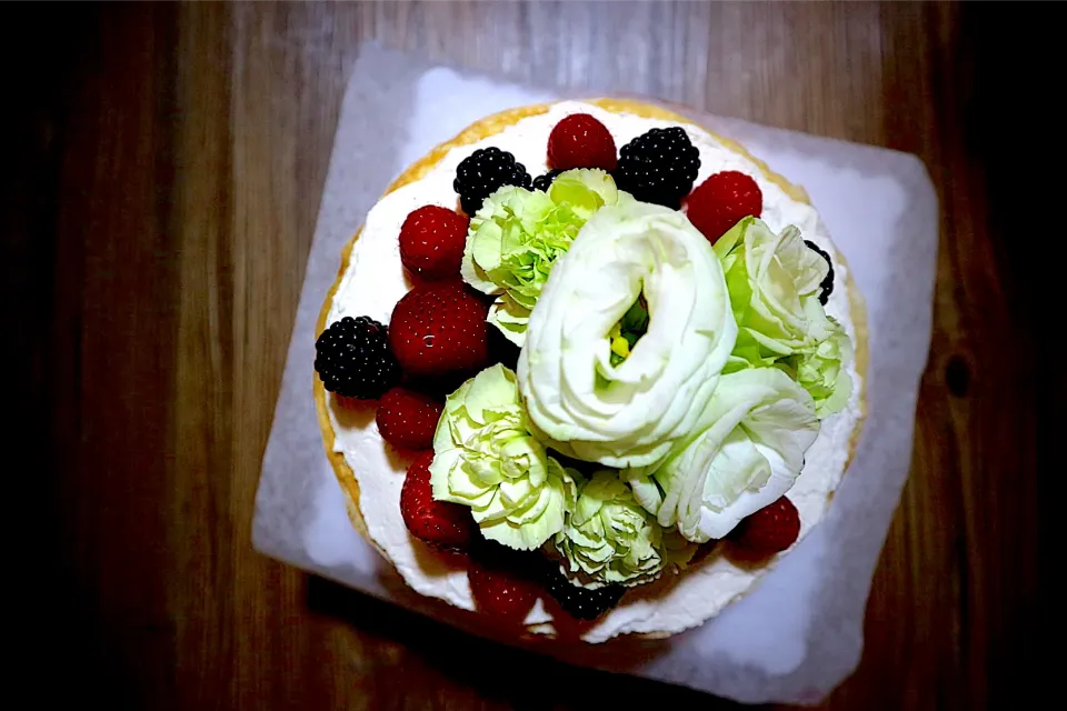 Snapdishの料理写真:Mixed Berries Crepe Cake with Cream Cheese Filling|senoritaryanさん