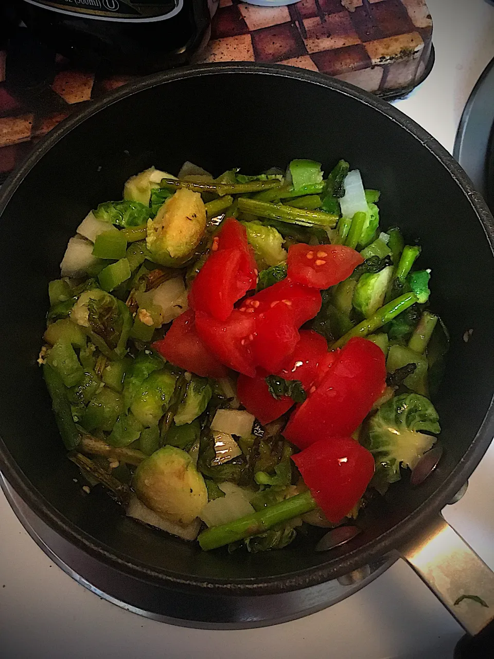 Omelette With Spinach, Feta Cheese, Garlic, Black Pepper and Sharp Cheddar; Sautéed Vegetables(Asparagus, Brussel Sprouts, Onions, Jalapeños, Garlic,Tomato)|Michaels Culinary Adventuresさん