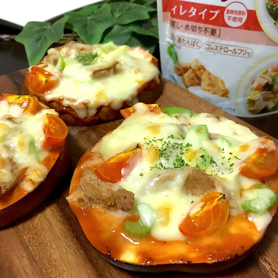 マリンさんの料理 簡単で美味しいピザソースを使って🍆絹ナスpizza                                                        〜大豆のお肉  フィレタイプ〜|momono1さん