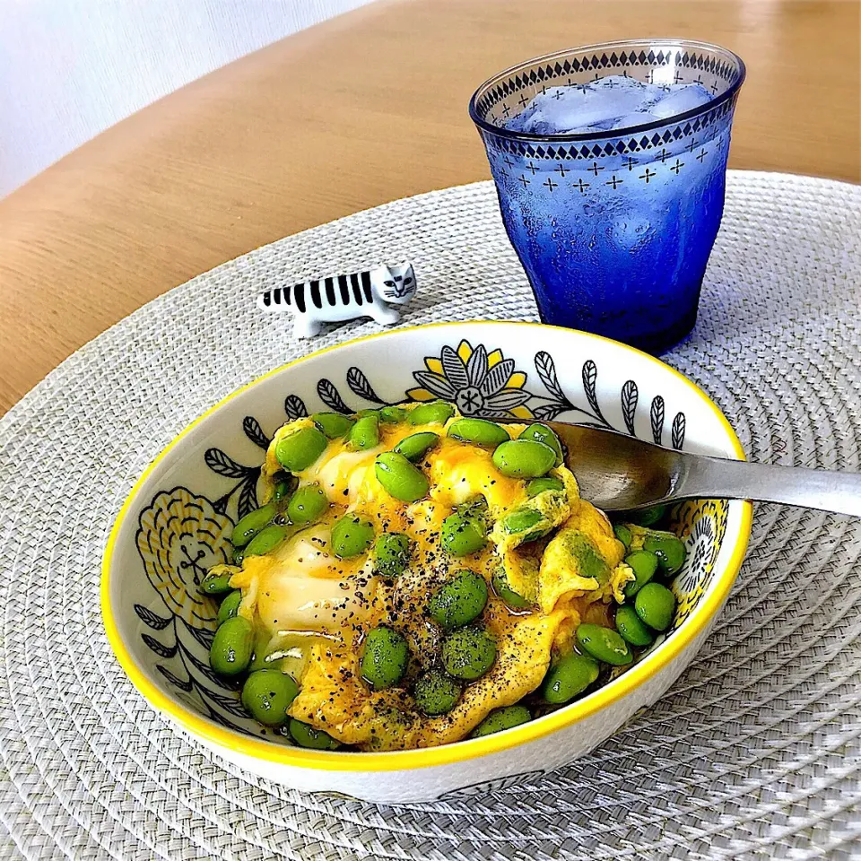 Snapdishの料理写真:枝豆スクランブル／Scrambled Egg with Edamame|angiee♡さん