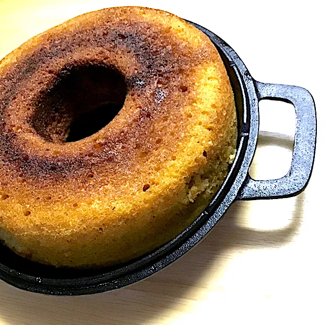 Snapdishの料理写真:南部鉄器 岩鋳 パン焼器                     低糖質おからバターケーキ〔サイリウム入り〕|🌿𝚌𝚑𝚎𝚛𝚗𝚘🥄さん