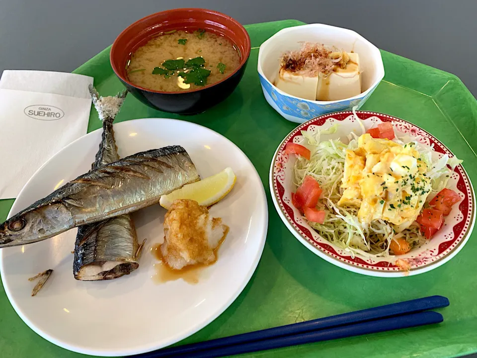 さんまの塩焼、冷奴、エッグマカロニサラダ、味噌汁|Tadahiko Watanabeさん