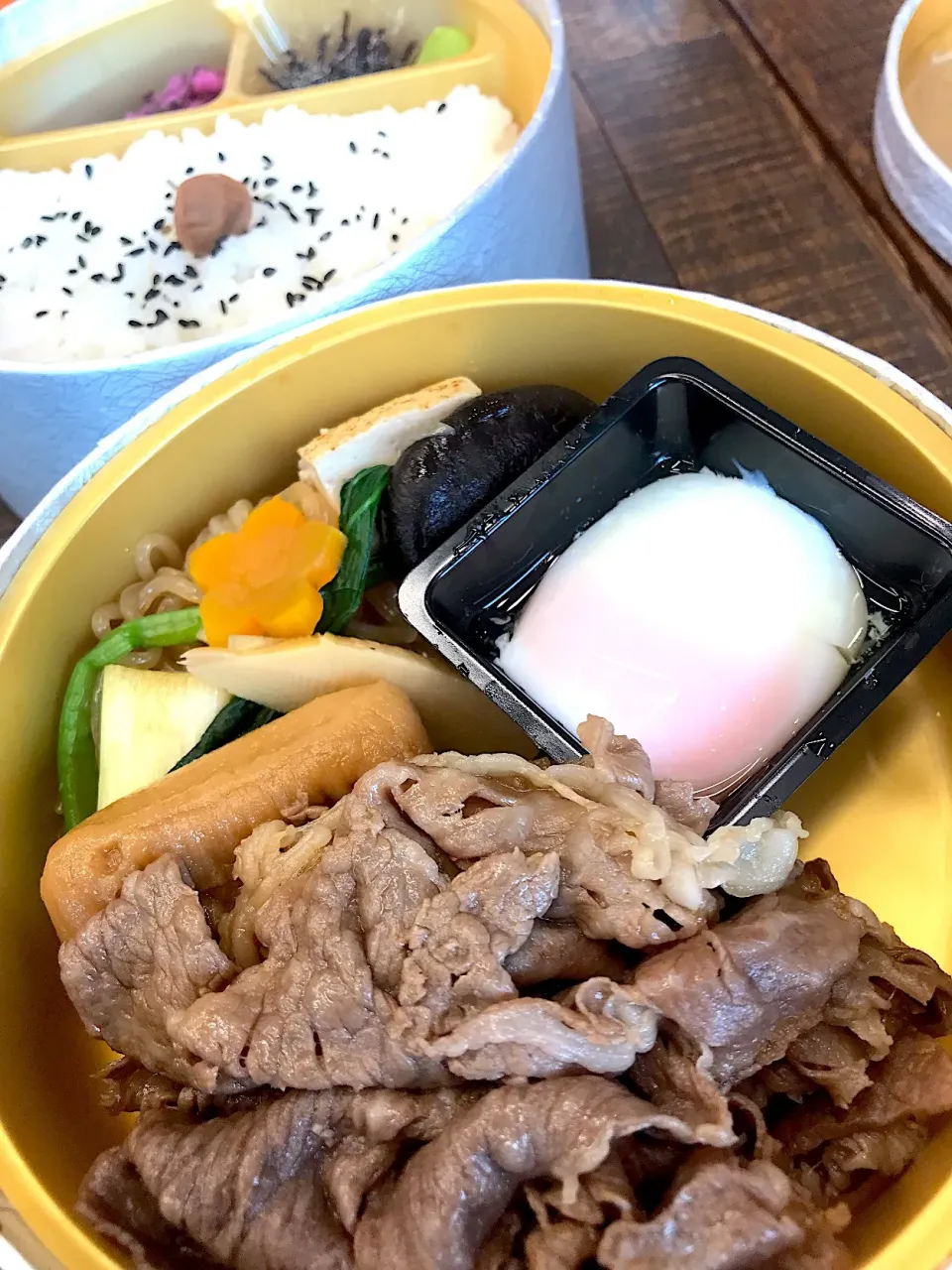 今日のランチミーティングは今半のすき焼き弁当！|Tomyさん