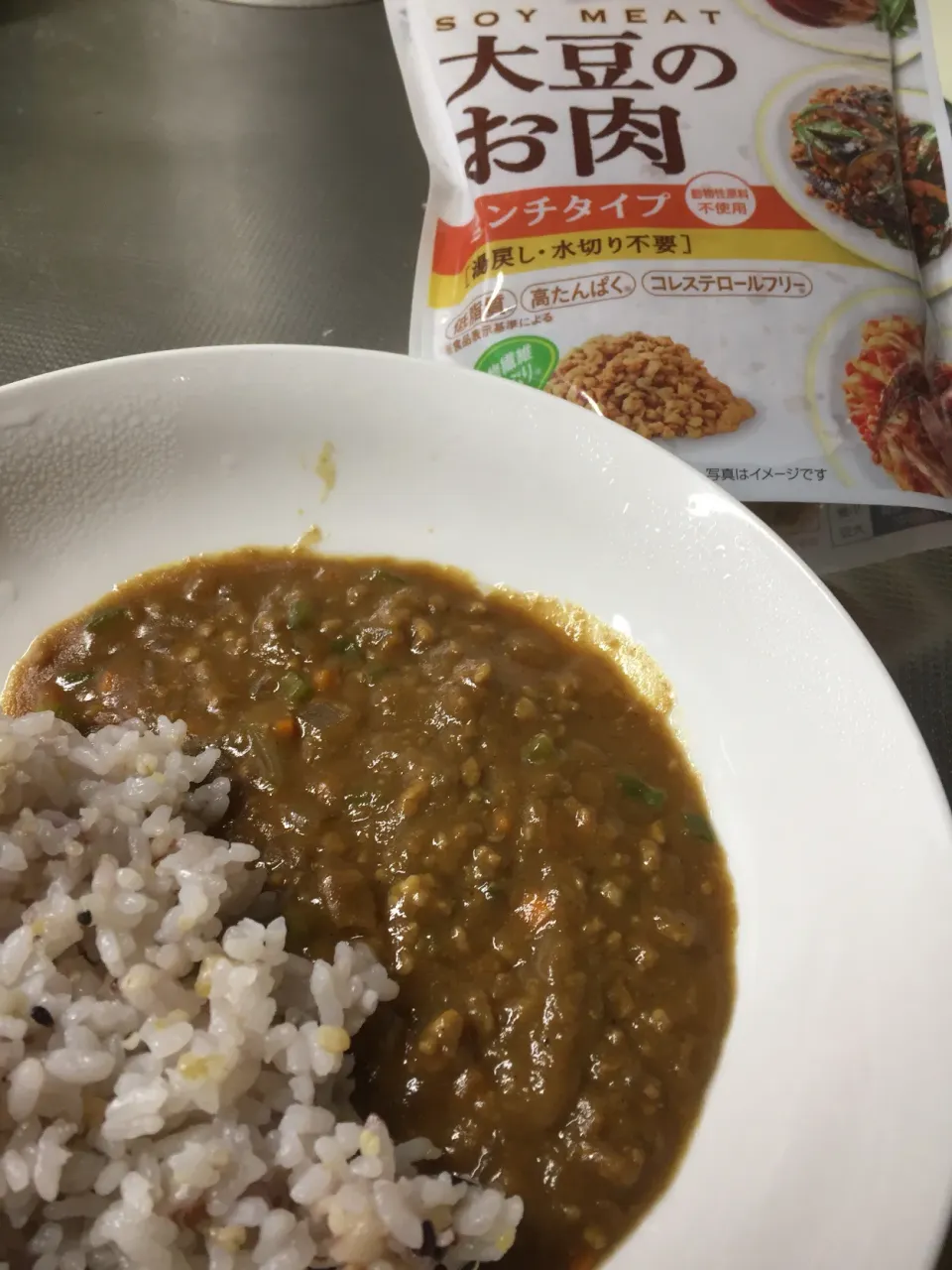 大豆のお肉のカレーと雑穀米|すずまゆさん