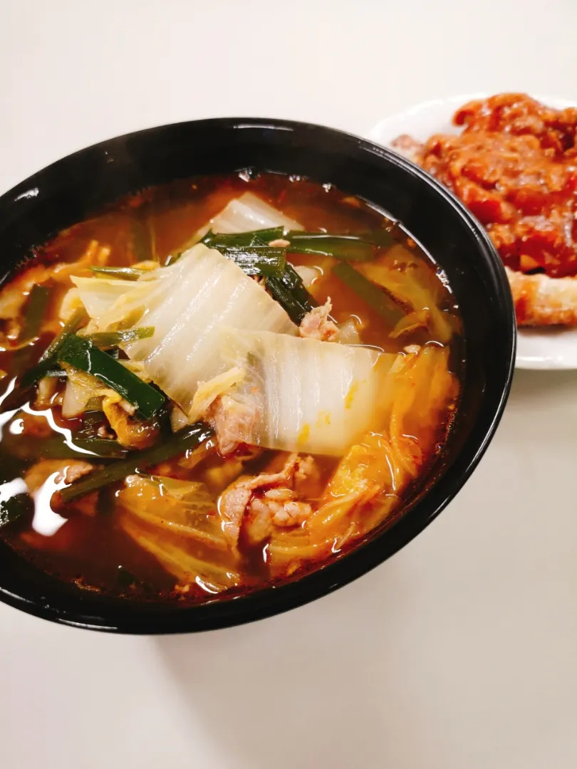 Snapdishの料理写真:天スタ風ラーメン
麻婆あん餃子つき|てっちゃんさん