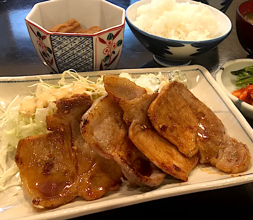 晩ごはん⭐️⭐️⭐️                                           軽めの定食付宿泊プラン。いいえ、これで充分ですよ。|ぽんたさん