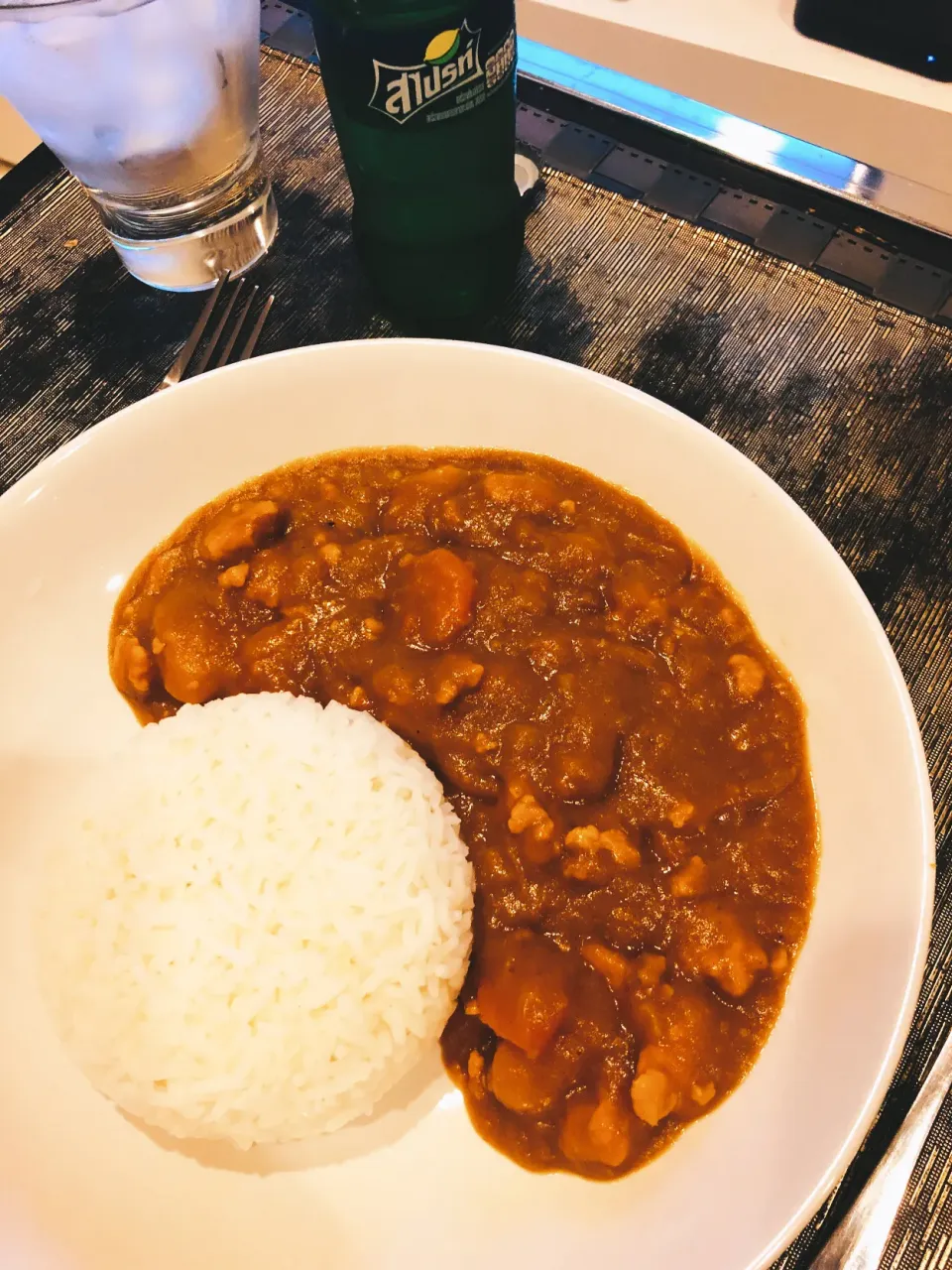 Japanese chicken curry with Thai jasmine rice.|Zさん