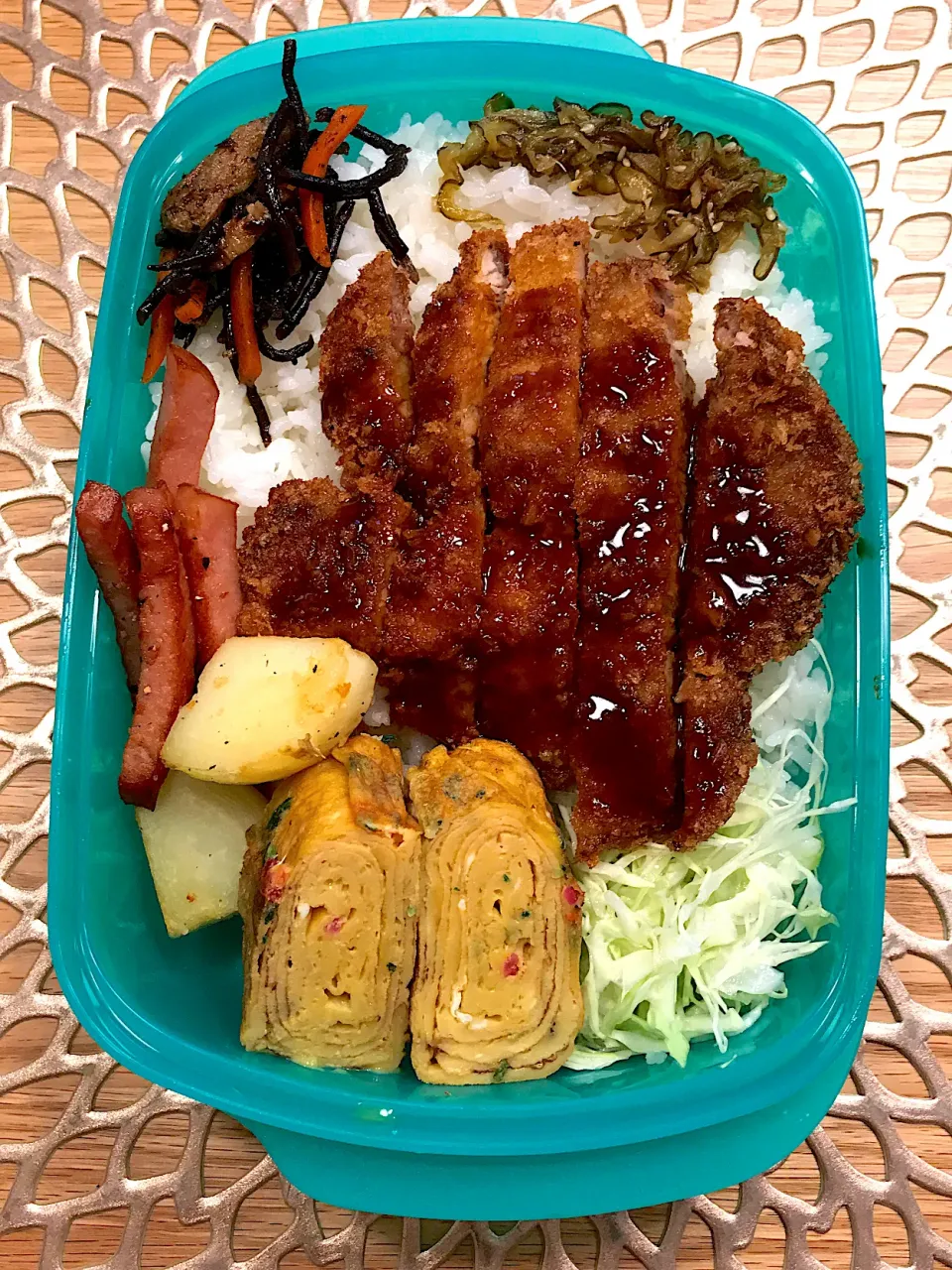 Snapdishの料理写真:2019.8.27 高校⚽️男子ドカ弁当〜🍱😋|mari-pさん