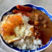 Snapdishの料理写真:ソーセージエッグカレー|ダイチェスさん