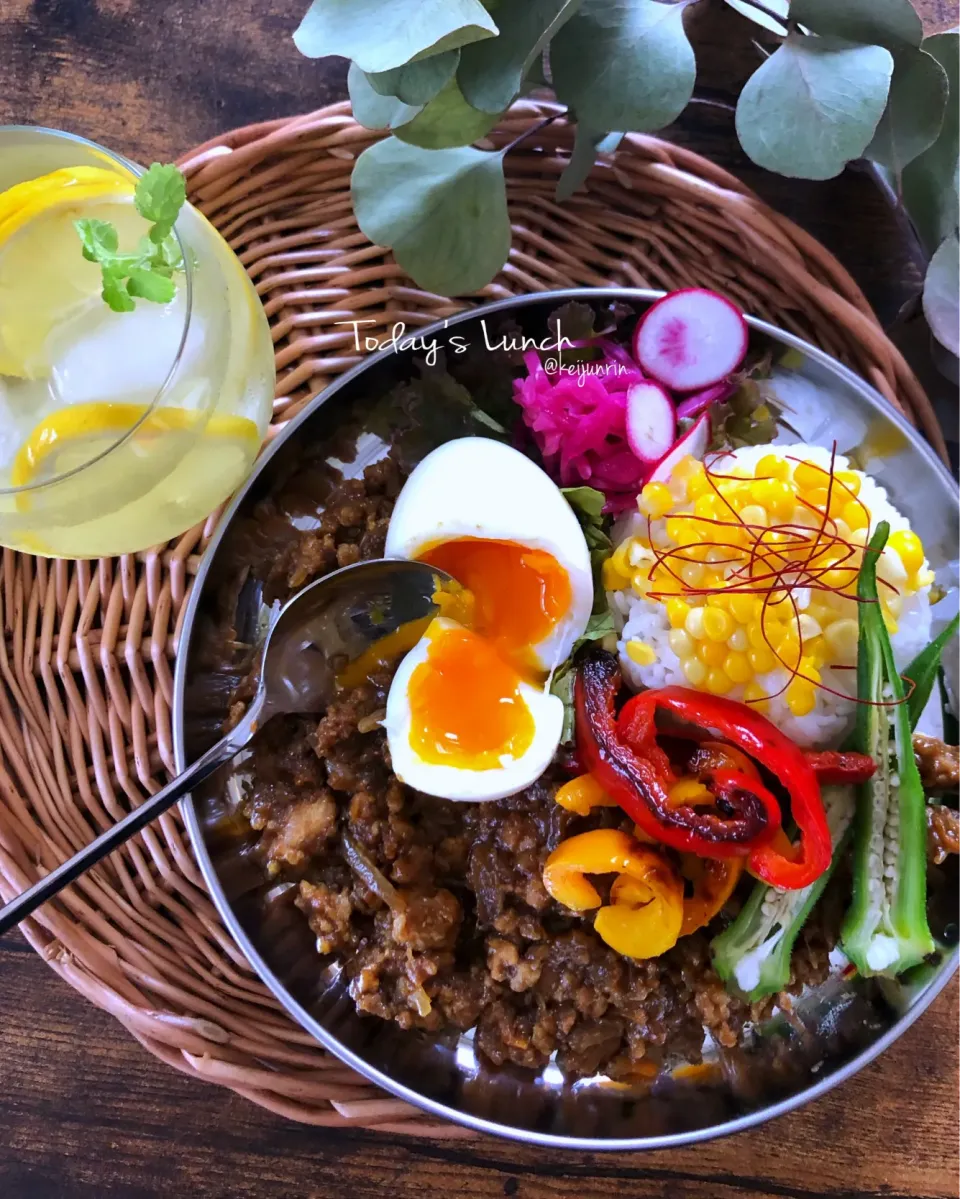 トロトロ半熟たまごのせキーマカレー|@keijunrinさん