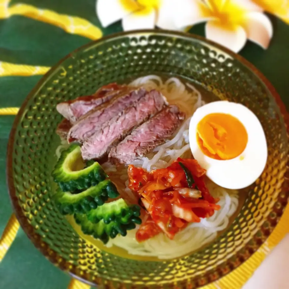 Snapdishの料理写真:#カルディ の #レモン冷麺 で、ステーキレモン🍋冷麺|ぷうさんさん