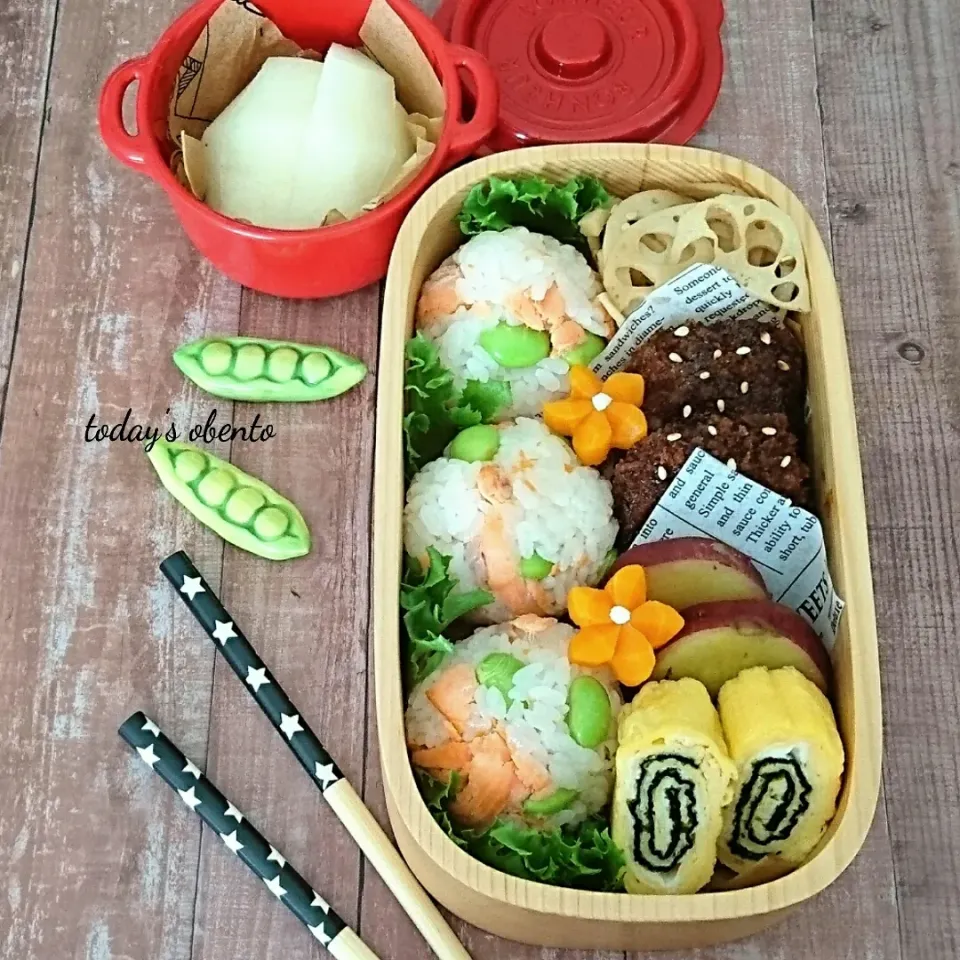 Snapdishの料理写真:鮭と枝豆のおにぎり弁当|erinko0205さん