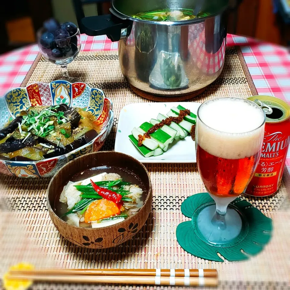 🍀焼肉屋さん風牛すじス－プ
🍀ナスの甘辛煮
🍀キュウリの食べて味噌
🍀のどぐろの開き
　↑撮り忘れ🤣
🍀ニューピオーネ🍇
🍀プレモル香るエ－ル芳醇🍺✨🍺|yukaringoさん