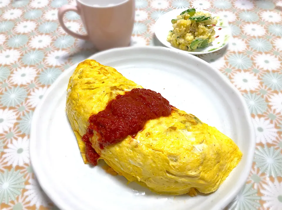 トマトソースのオムライス、ポテトサラダ|FKTMPさん