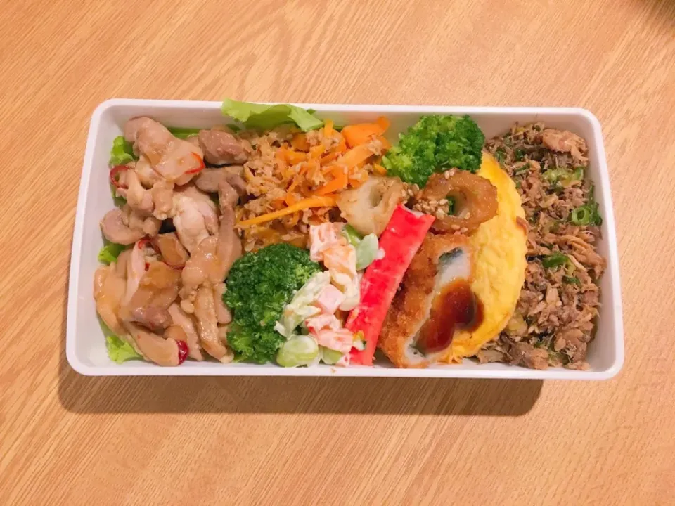 男弁当(8/28)
#鯖そぼろ風  #人参   #きまぐれ 
 #乗せる  #詰める  #埋める 
 #作り置き  #男飯|ANDYさん