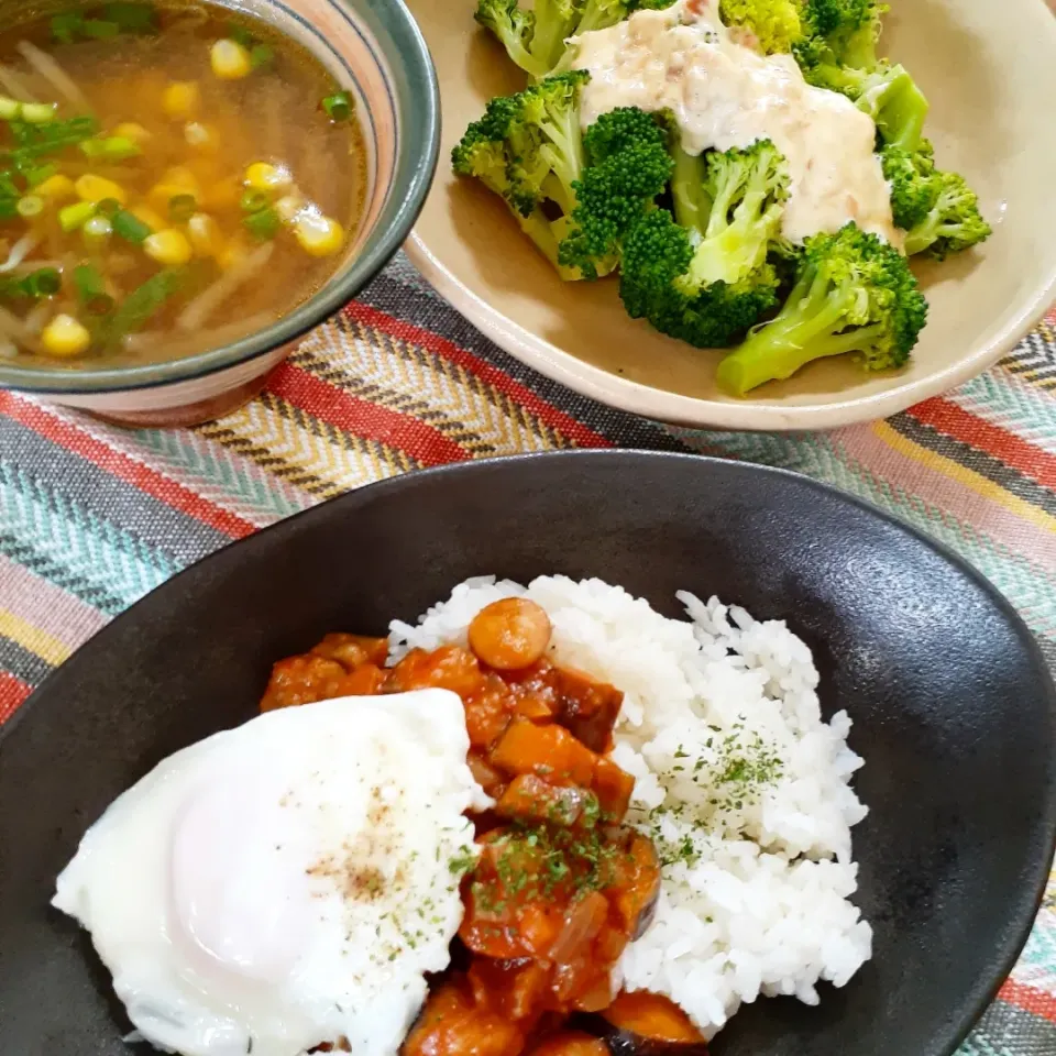 ラタトゥイユ丼、炒め野菜の味噌汁、ブロッコリーの梅マヨソース掛け|makikoさん