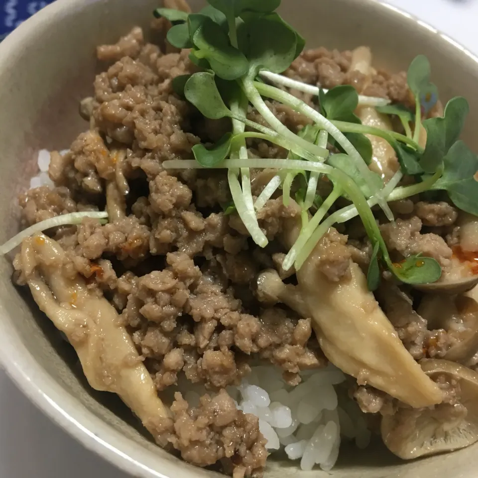 きのこ豚そぼろ丼|まちゃこさん