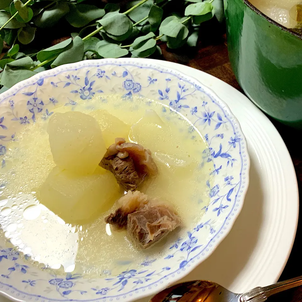 葉山牛と冬瓜のスープ🍲コブミカン風味🍋|うさぎママ🍷さん