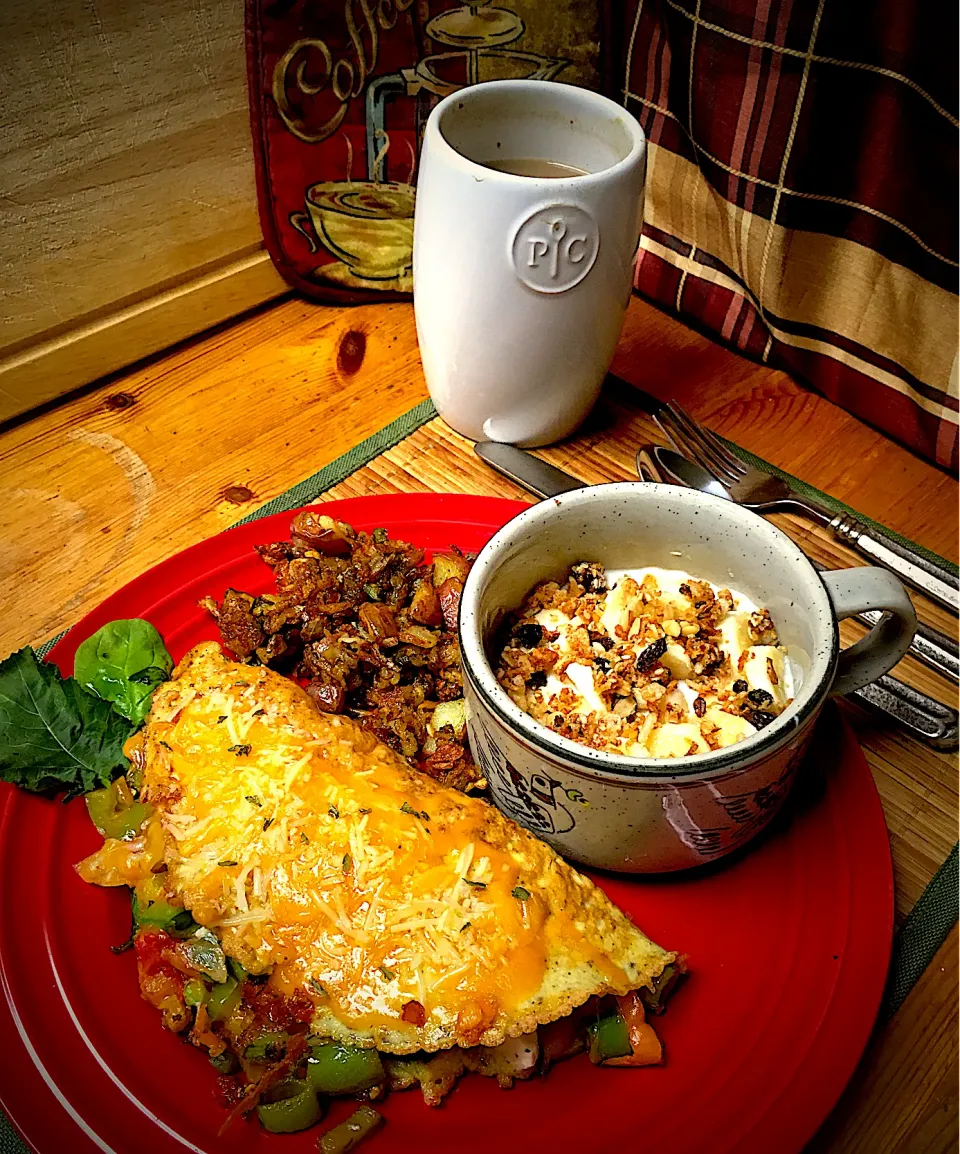 Cheddar and Feta Omelette; Spinach, Peas, Onion, Habanero Black and Bell Pepper, Garlic, Tomato; Served W/ Red Potato Hash Brown Smothered, Covered & Peppered; |Michaels Culinary Adventuresさん