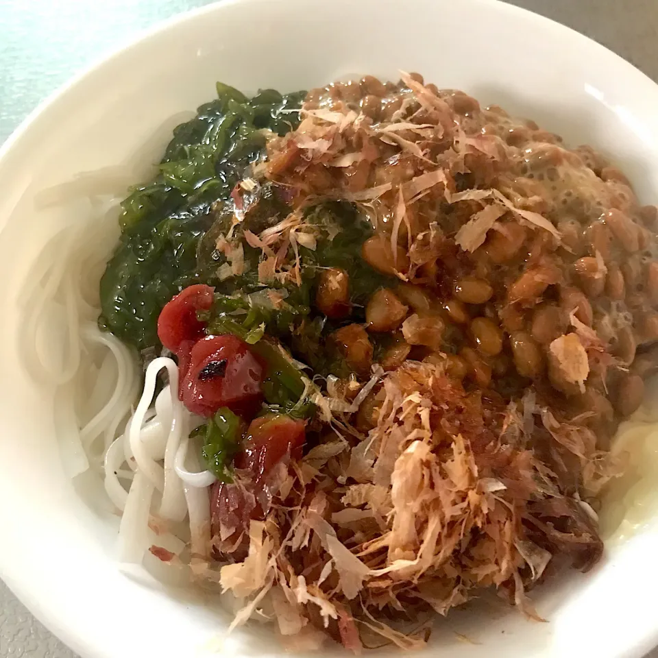 糖質ゼロ麺でネバネバまぜ麺|みゆきさん