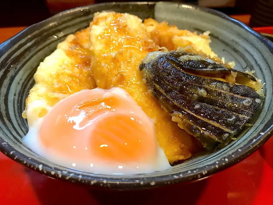 厚切りとり天丼 半熟卵のせ 黒酢たれ|なお🅿️さん