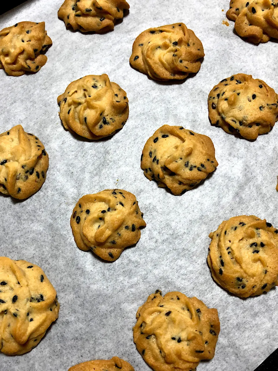 Snapdishの料理写真:サクサクごまきなこクッキー🍪|marimariさん