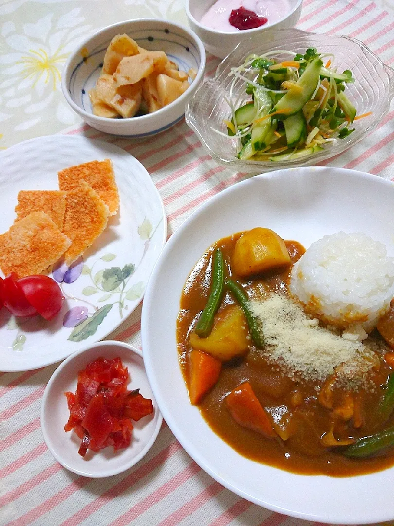 今夜はカレーライス🍛


カイワレとキュウリの和え物
チーズのレンチン煎餅
タケノコの煮物
イチゴヨーグルト|🍒ふみりん🍒さん