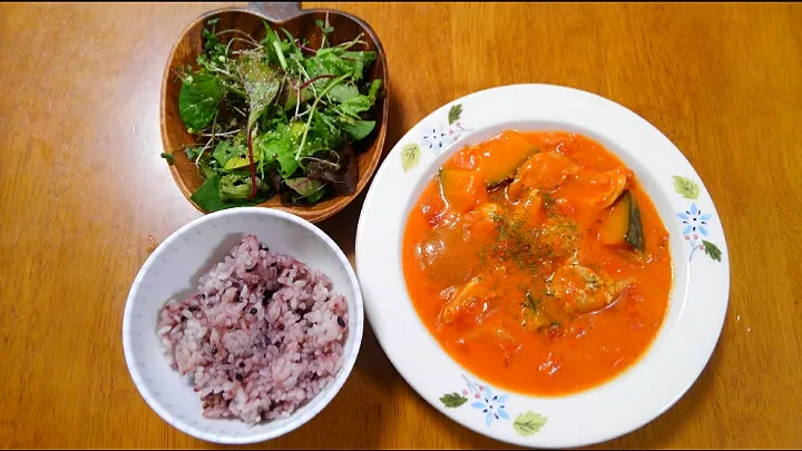 ８月９日　鶏肉とかぼちゃのトマトクリーム煮　サラダ|いもこ。さん