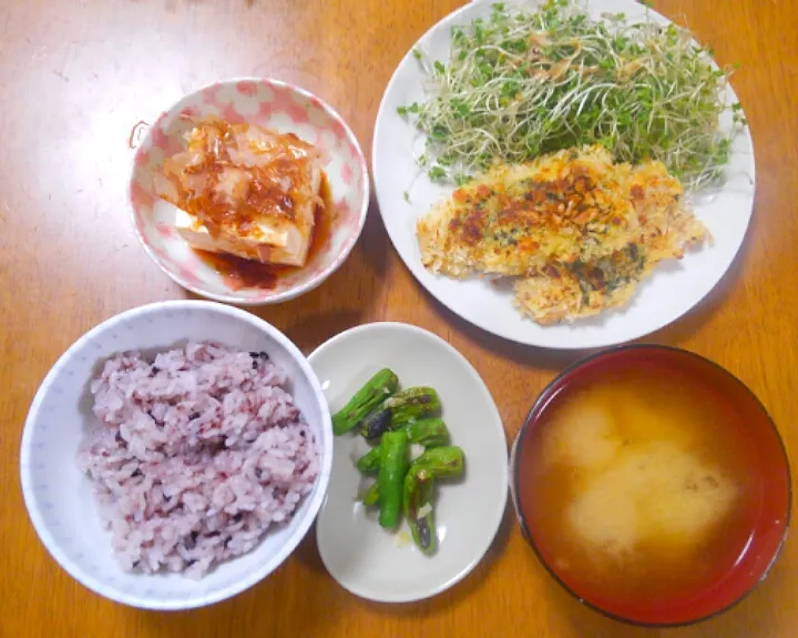 ８月１０日　鯵フライ　サラダ　冷奴　ししとう　お味噌汁|いもこ。さん