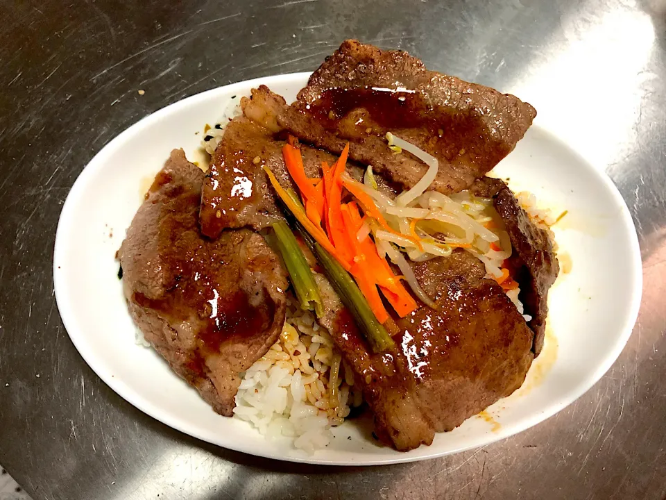 焼肉丼|ステンラップさん