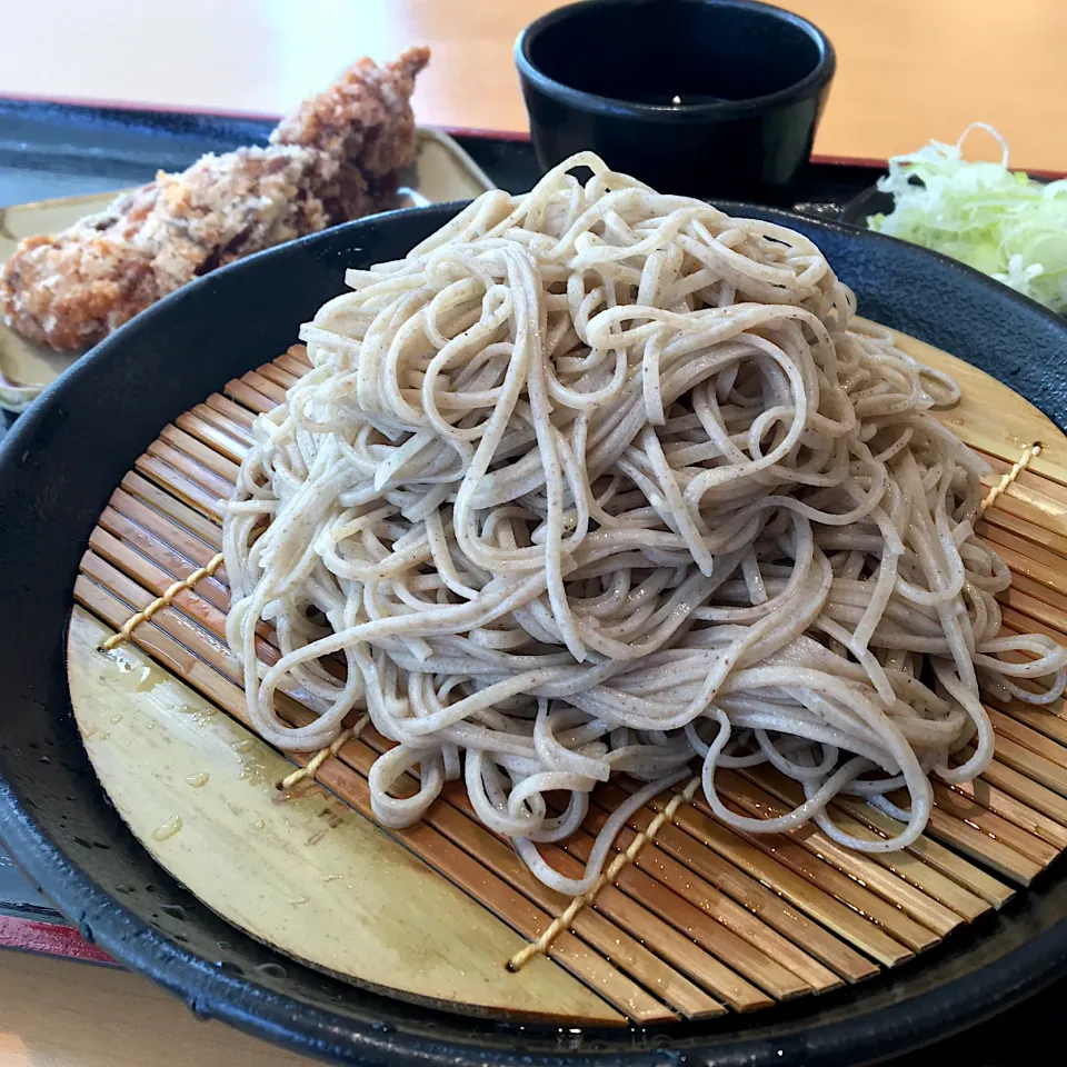 早めの晩ごはん⭐️⭐️🔆                                   中ざるそばと山賊焼き|ぽんたさん