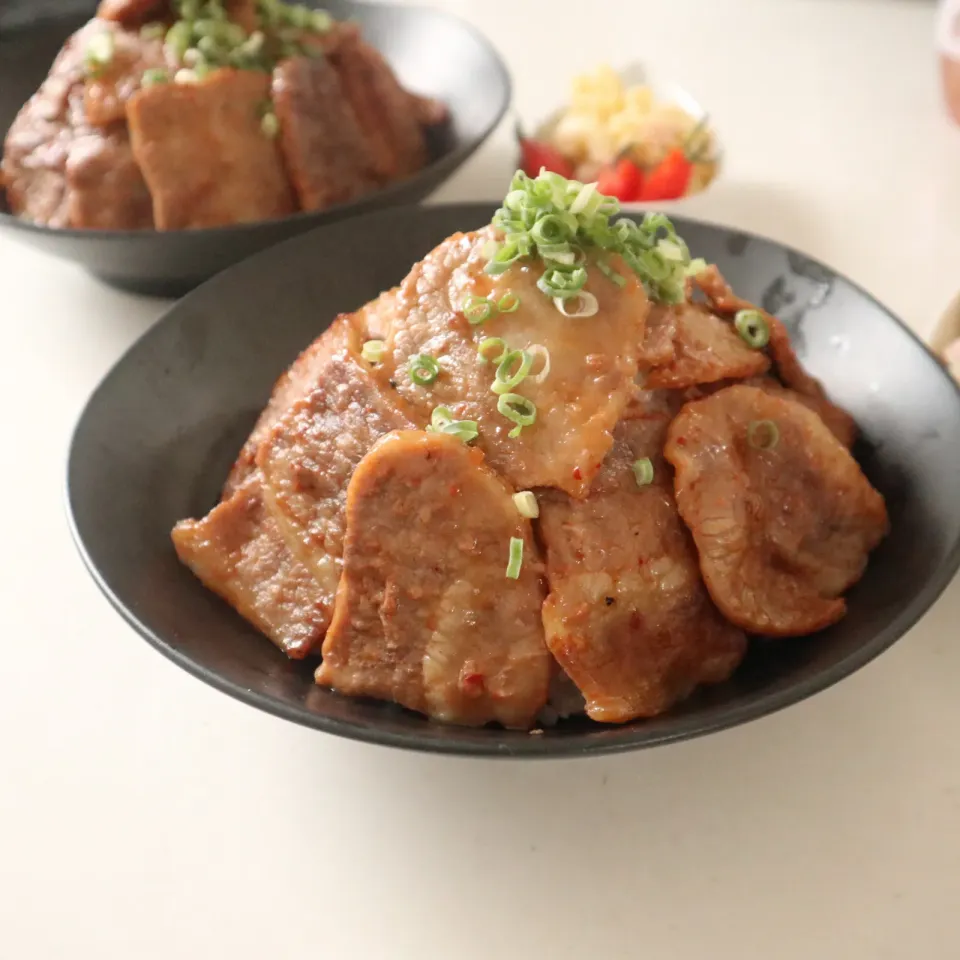 中学生男子年子弁当🍱短期授業も今日まで！どどーんとカルビ丼！|なかじー。さん