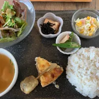 Snapdishの料理写真:おまかせランチプレート（前菜の盛り合わせ）|marusanさん