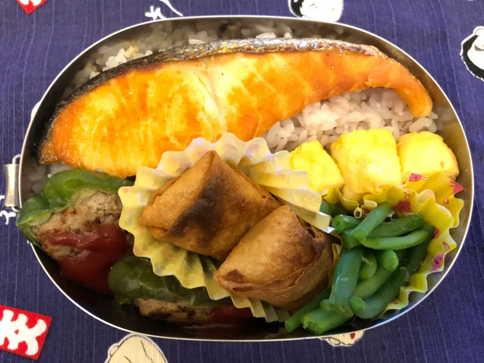 Snapdishの料理写真:鮭弁当|freeさん