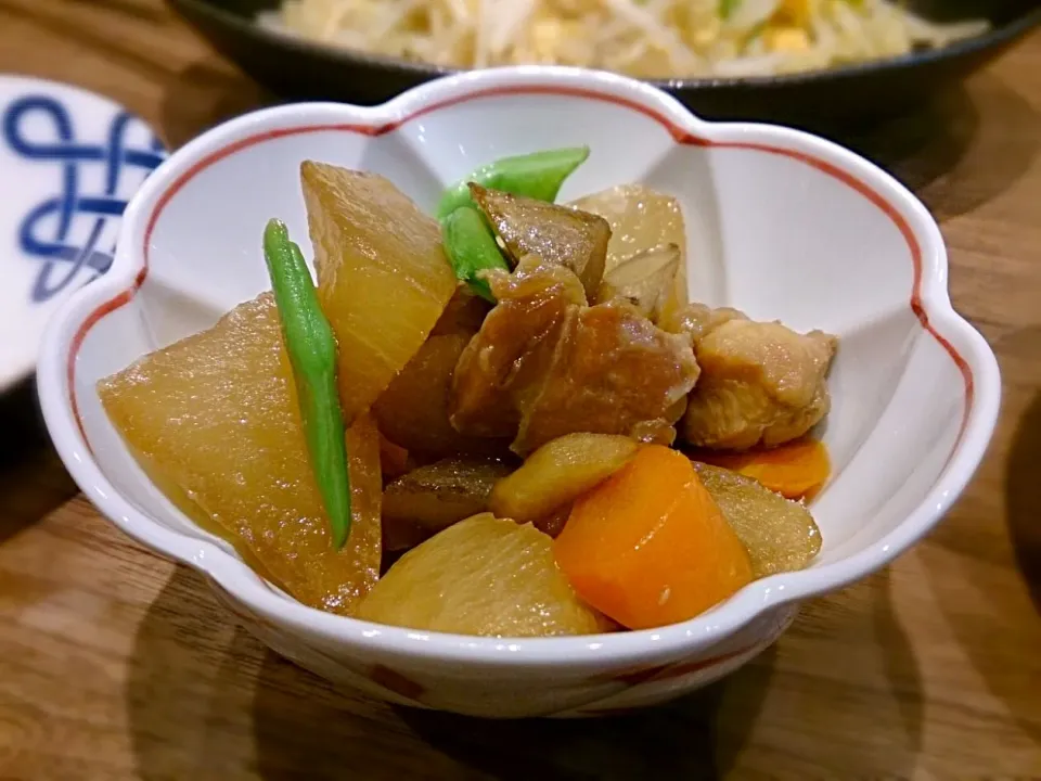 鶏と根菜の煮物|古尾谷りかこさん