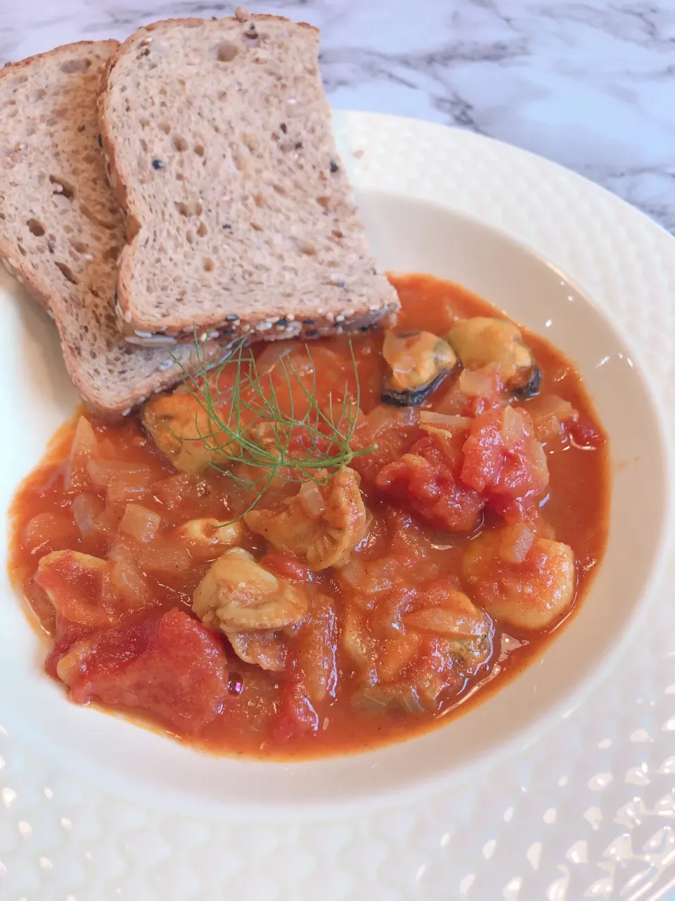 自家製シーフードカレー🥄夏休みはいつも娘がご飯作ってくれた。夏休みが終わるの寂しいなぁ。|tomoさん