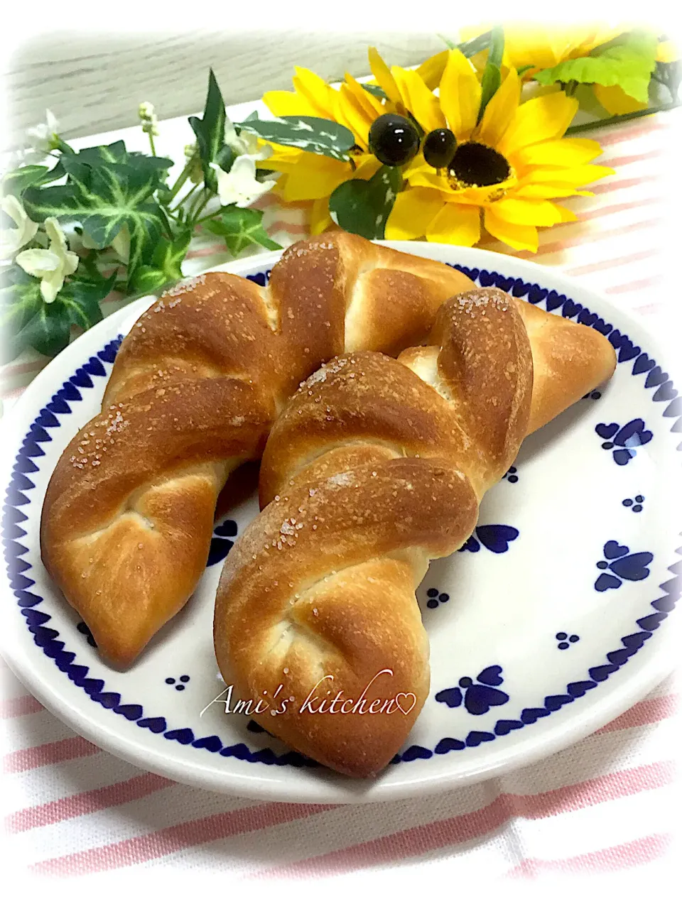 マリンさんの料理 マダム とんちんさんの料理 甘酒で作る最強塩パンがヤバ過ぎっ♡
麹甘酒で湯種の塩パン半端なくヤバイです👍
 #麹甘酒 #塩パン#湯種|あみさん