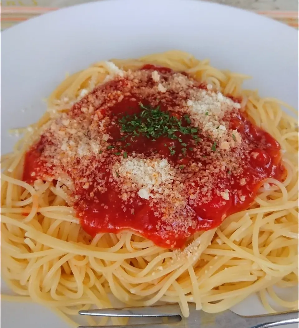 休日のブランチ🍝

朝から、庭木の剪定、ちょこっとしてから、お腹が空いたのでミートソースでパスタです😉|🍒ふみりん🍒さん