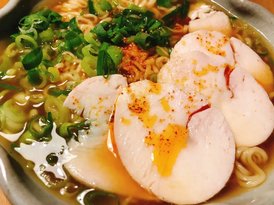 鶏胸ハムと九条ねぎのサッポロ一番味噌ラーメン|角康広さん