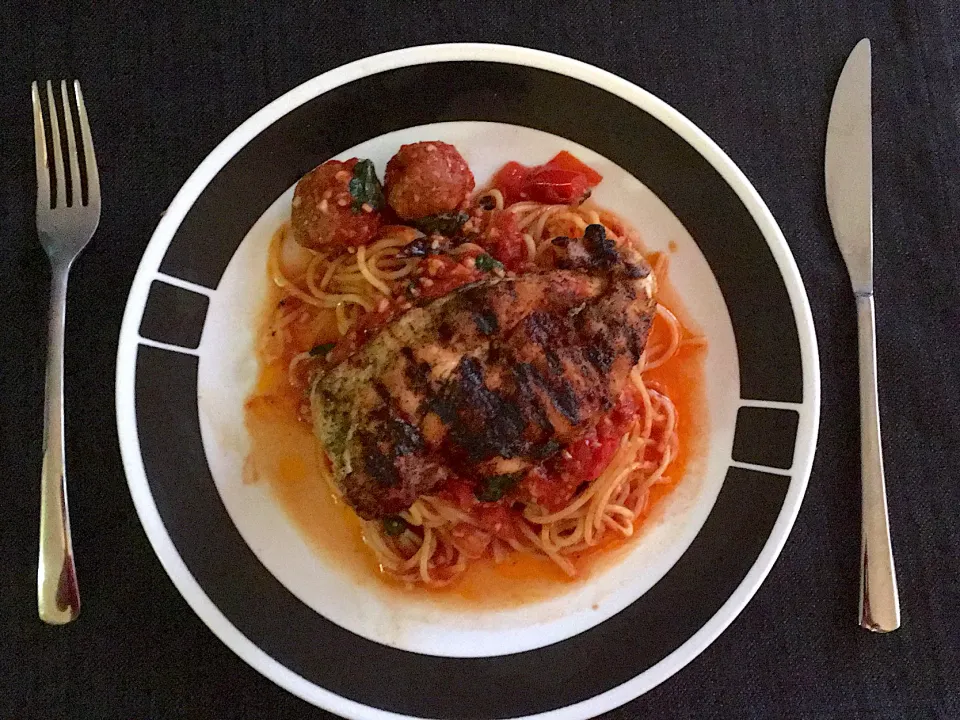 Snapdishの料理写真:Homemade spaghetti with grilled chicken|Rika Huangさん