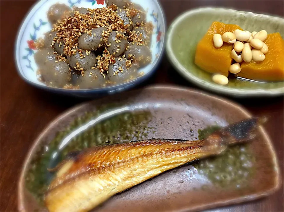 和定食？  ほっけの干物・こんにゃくの胡麻おかか炒め・かぼちゃと大豆の煮物|まるちゃんさん