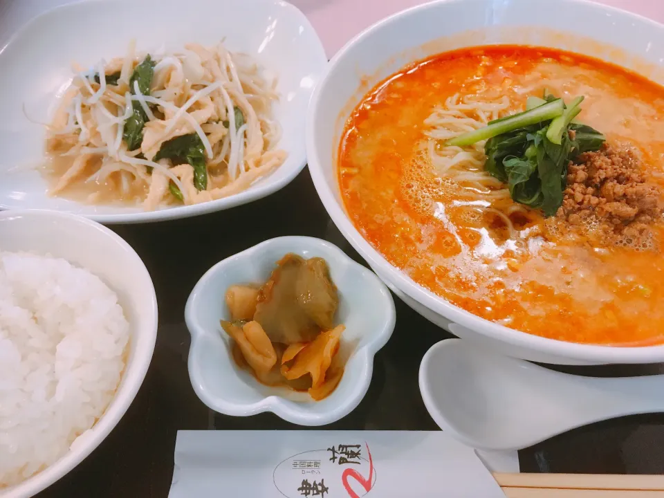 坦々麺と肉の細切りとザーサイ、モヤシ炒めの定食|あじょさん