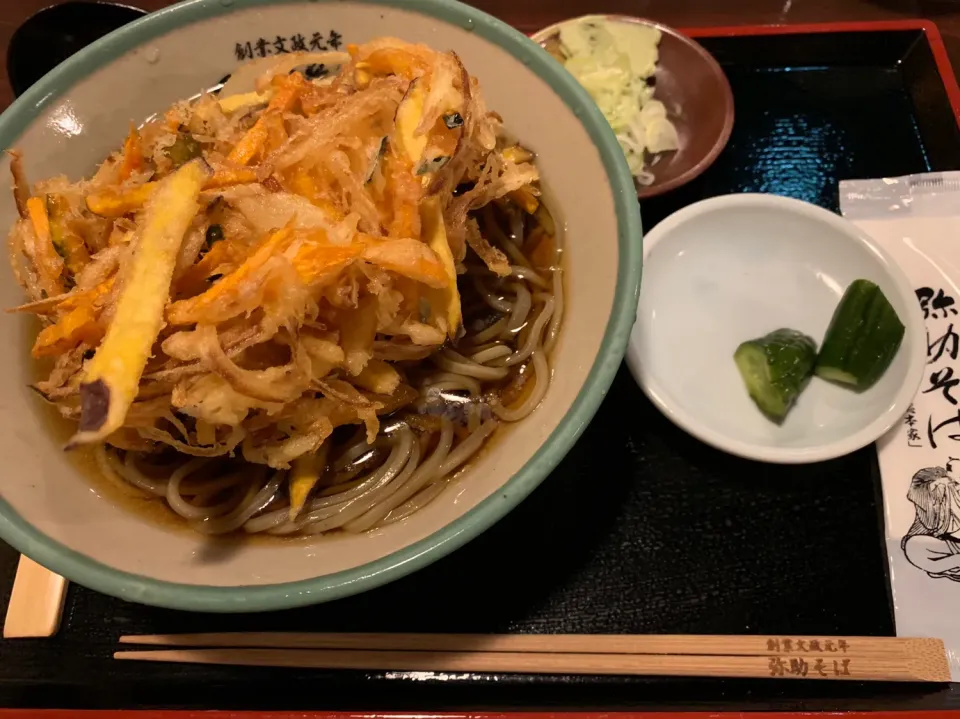 秋田駅前の弥助そば！冷やがけ蕎麦野菜かき揚げ|お家でbar!さん