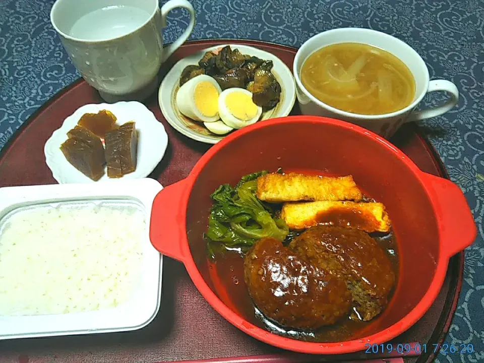 よねばーばの朝ごはん
ハンバーグ
味噌汁
茹で玉子と茄子
奈良漬
ご飯|yoneばーばさん