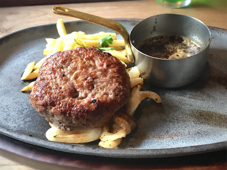 Snapdishの料理写真:ハンバーグ グレイビーソース|(*S≧∀≦f*)さん