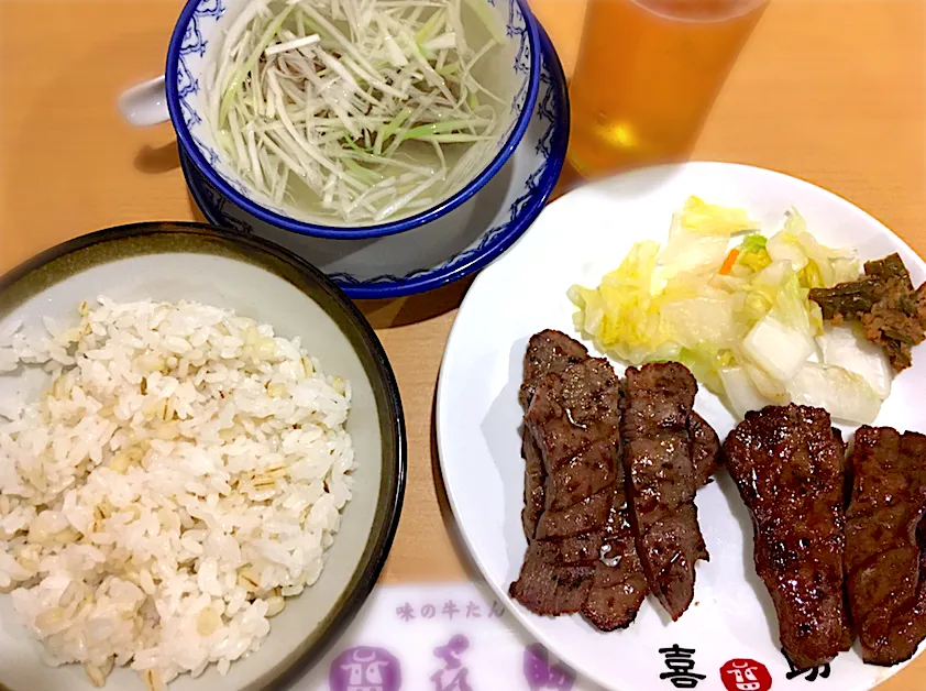 牛たん炭火焼きミックス定食|うみんちゅさん