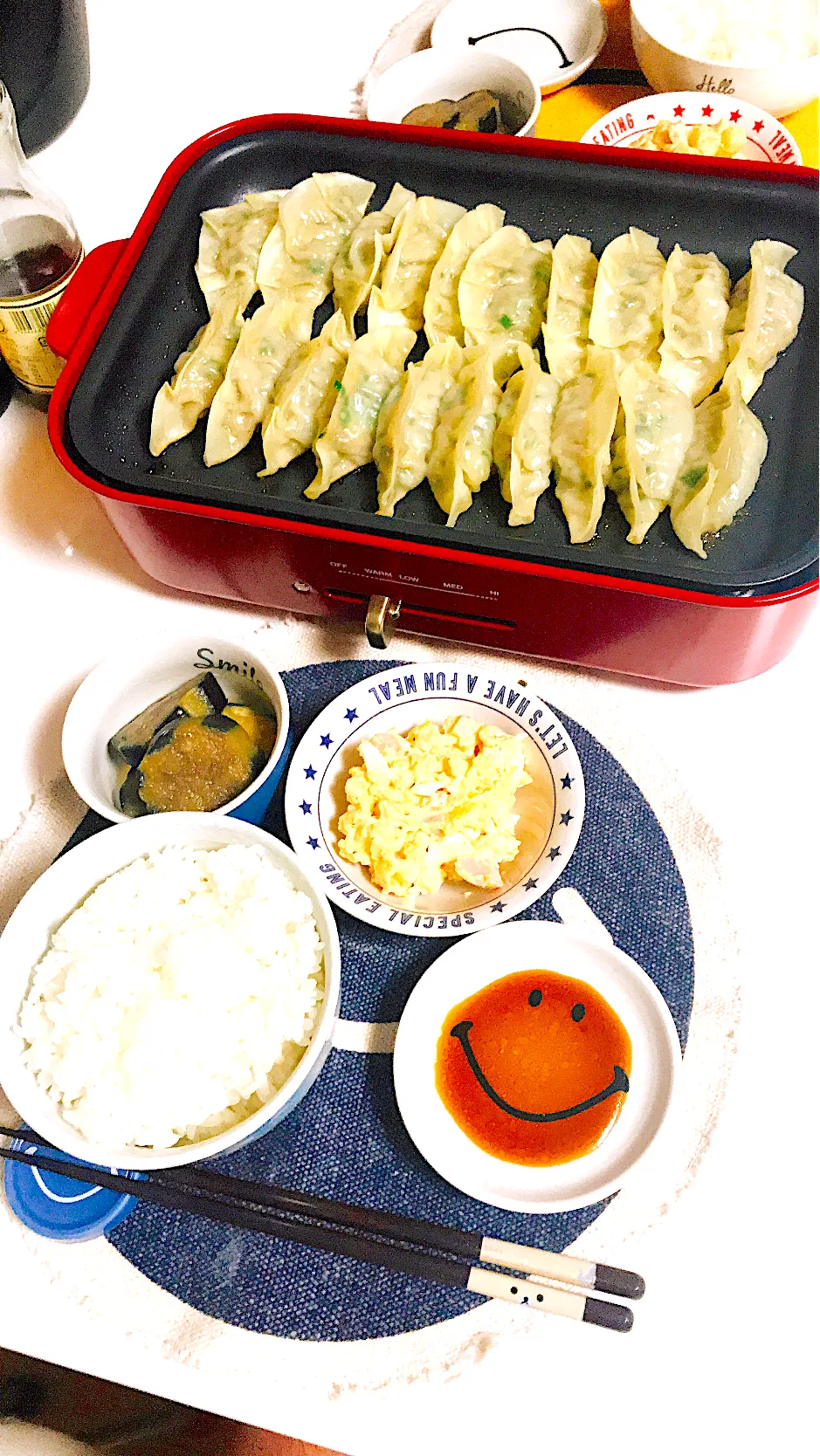 今日の晩御飯は餃子🥟包んでくれるから楽ちん😍|ゆきさん