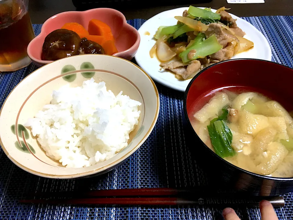 Snapdishの料理写真:しいたけと人参の煮物、豚肉生姜炒め、揚げの味噌汁|ちぐあささん